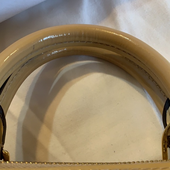 Authentic Louis Vuitton Patent Alma MM Beige With Gold Hardware! - Picture 5 of 8